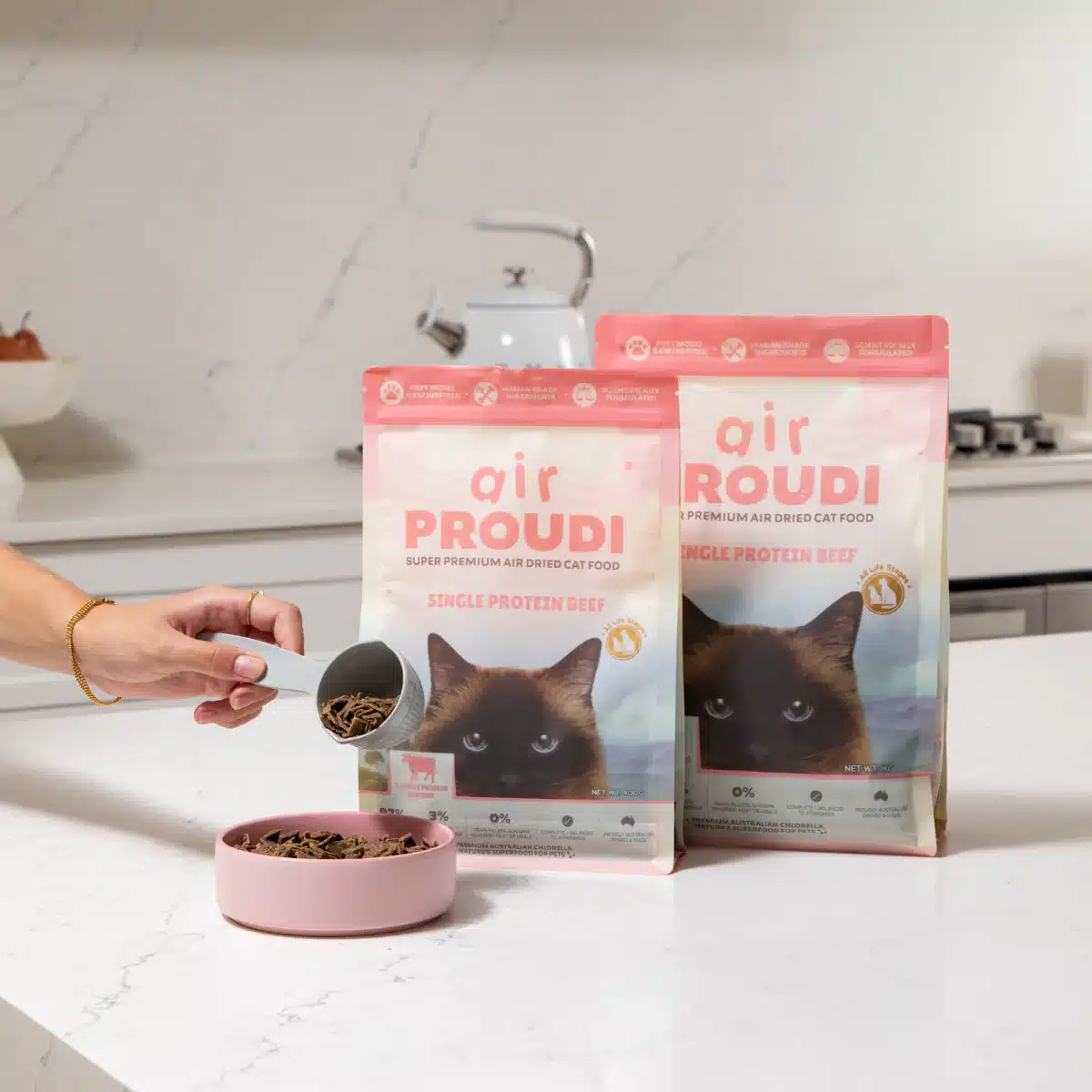 air proudi cat beef 400g bags and bowl of air proudi tonis pet station